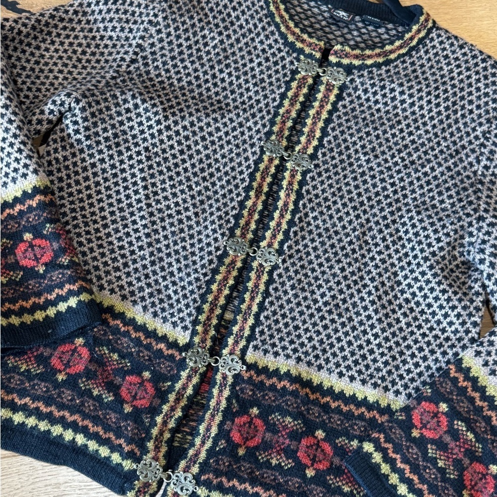 Skyr 100% Wool Knit Fair Isle Cardigan - Ladies Size M - Black & Muti - EUC - Picture 2 of 6